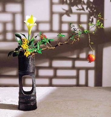 竹筒造型插花