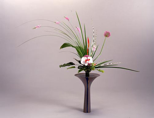 插花造型具体步骤|瓶式插花如何制作