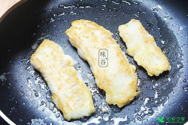 高营养低热量的减肥餐，柠檬香煎龙利鱼，减肥也可以吃得很鲜味 。。。