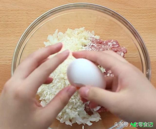 创意菜式，太阳蛋汉堡肉，肉多汁蛋鲜美！