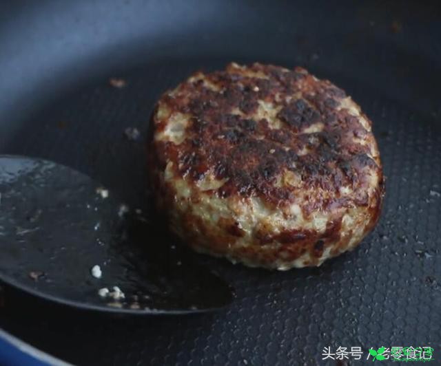 创意菜式，太阳蛋汉堡肉，肉多汁蛋鲜美！