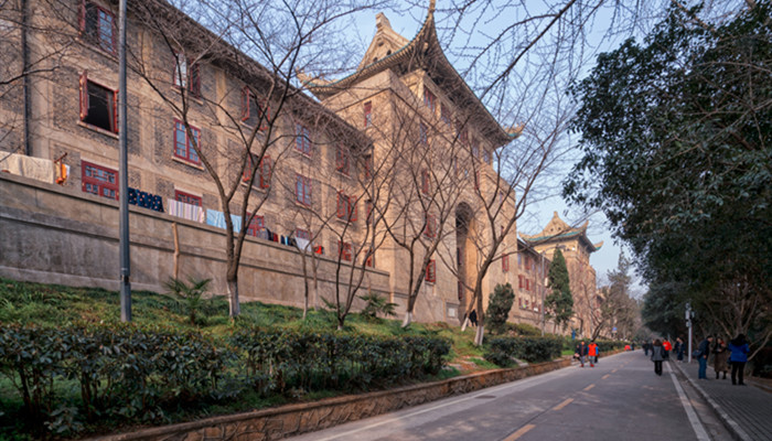 四川外国语大学是几本