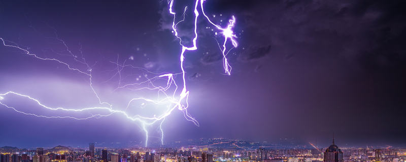 打雷可以玩手机不
