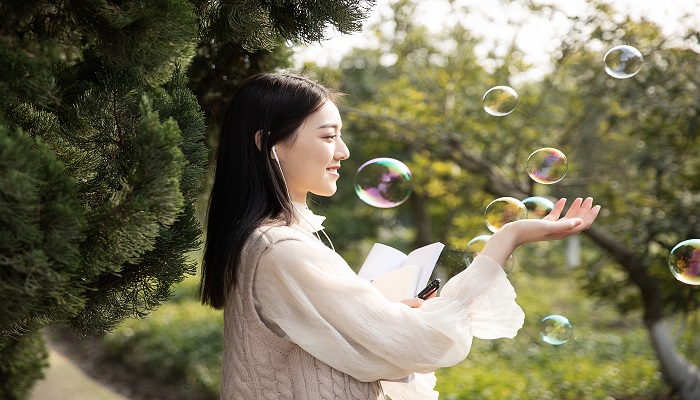 泡泡水的原理